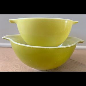 Vintage Set 2 Pyrex VERDE GREEN Cinderella Nesting Mixing Bowls 441 442